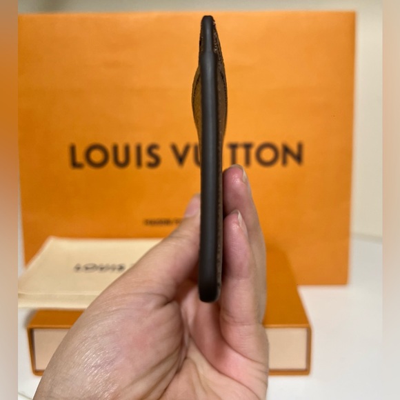 LV Reverse Monogram Card Holder - Picture 5 of 7